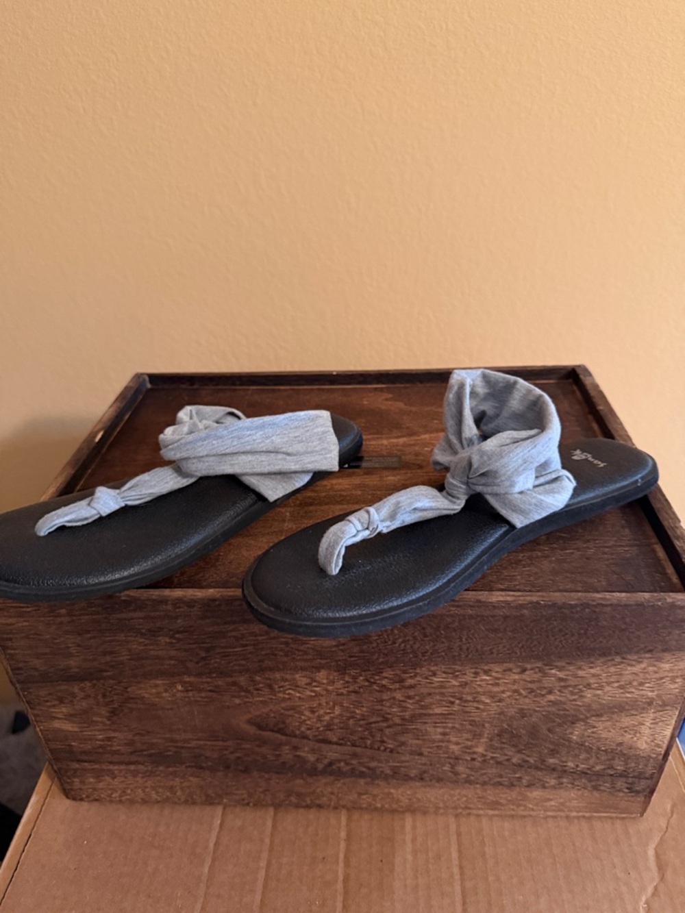 Sanuk Black Footbed Sandals with Light Gray Fabric Wraps